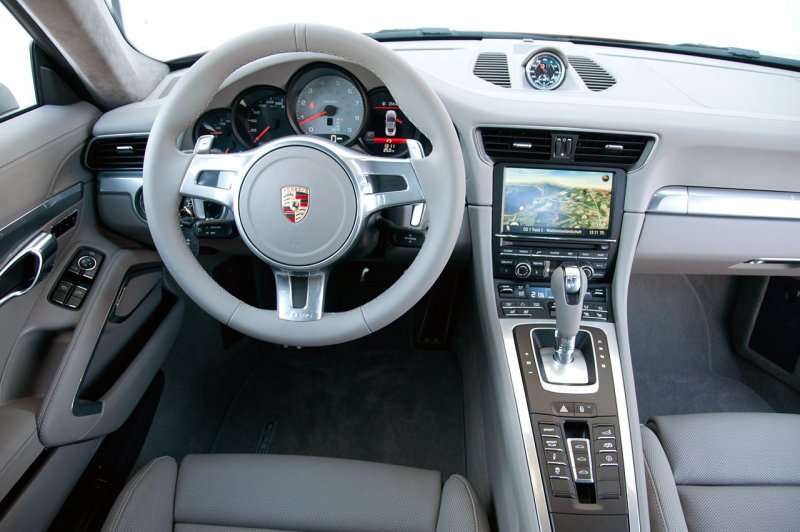 Порше 911 Каррера 4с салон