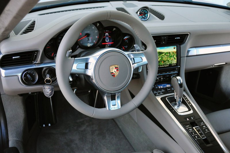 Порше 911 Каррера s салон