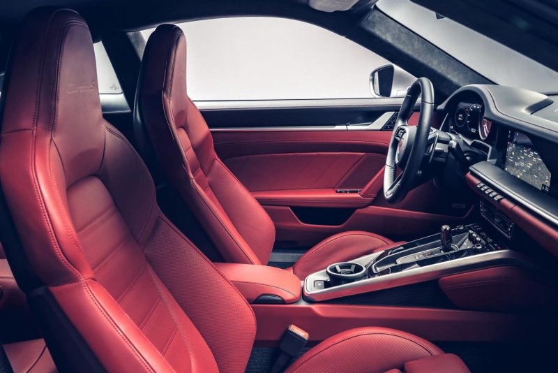 Porsche 911 Turbo s 2021 салон