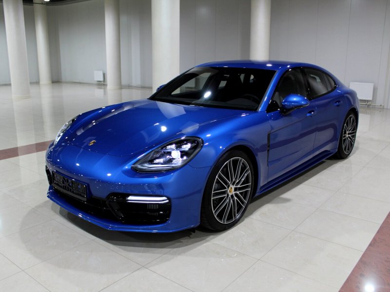Синяя Porsche Panamera 4 s