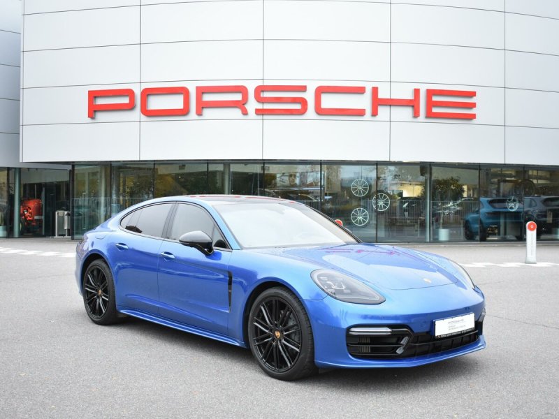 Синяя Porsche Panamera 4 s