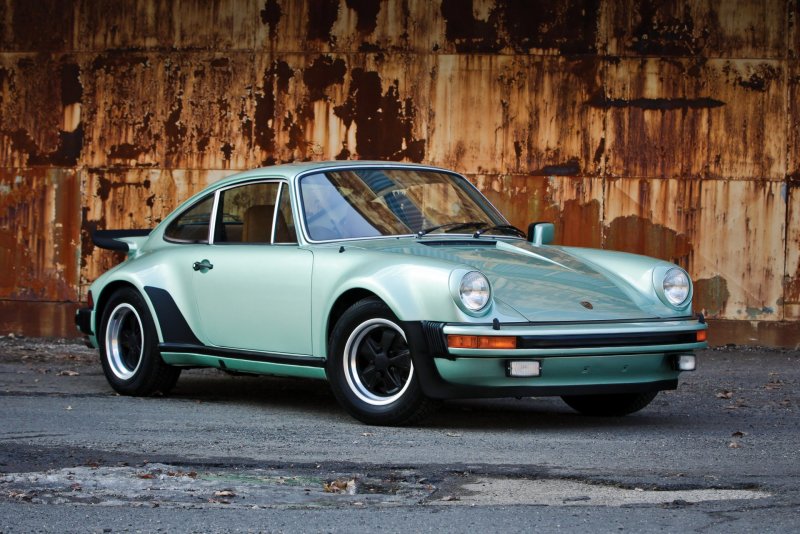 Porsche 911 Carrera 930