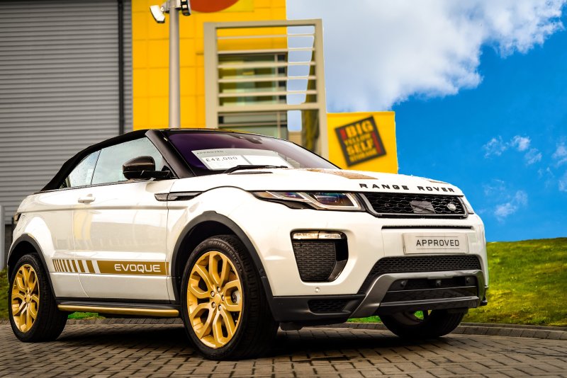 Range Rover Evoque желтый