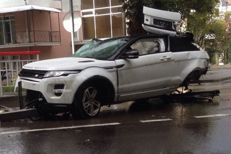 Range Rover crash