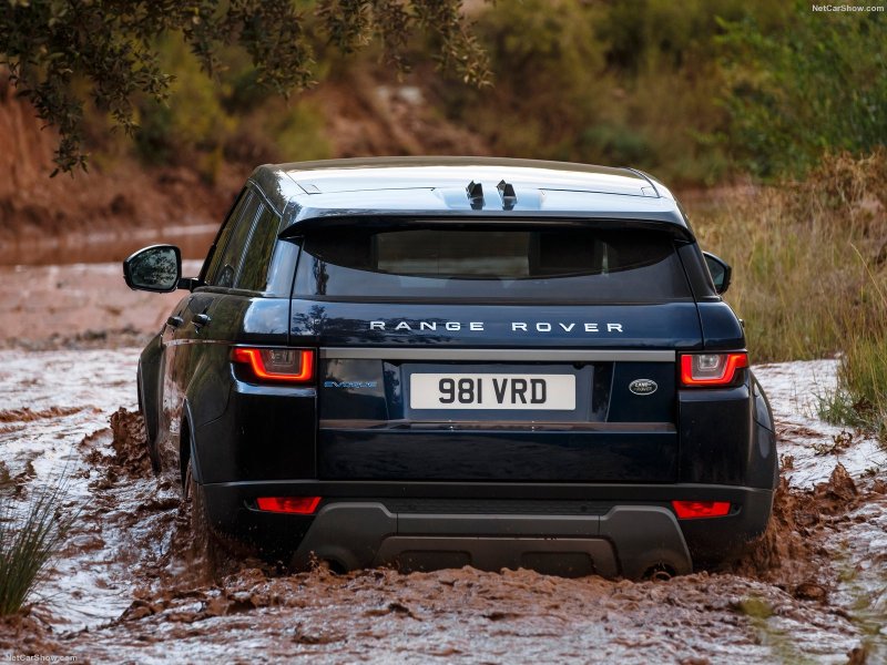 Range Rover Evoque сзади
