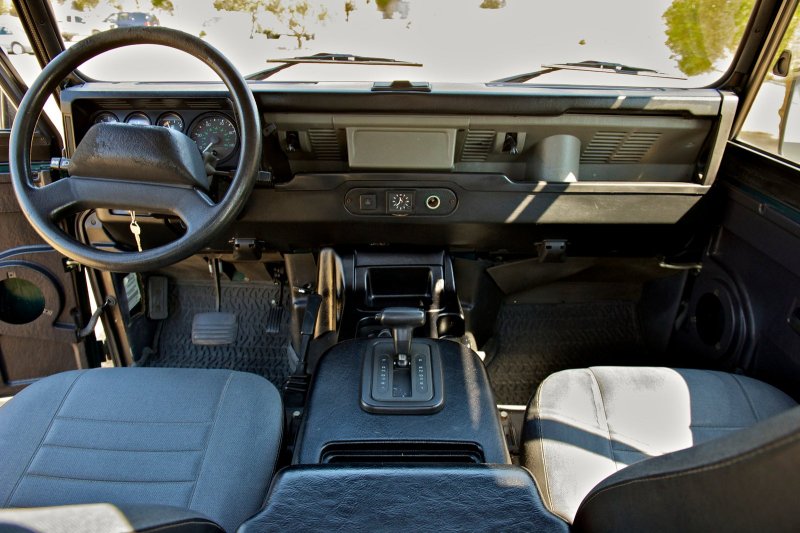 Land Rover Defender 90 Interior