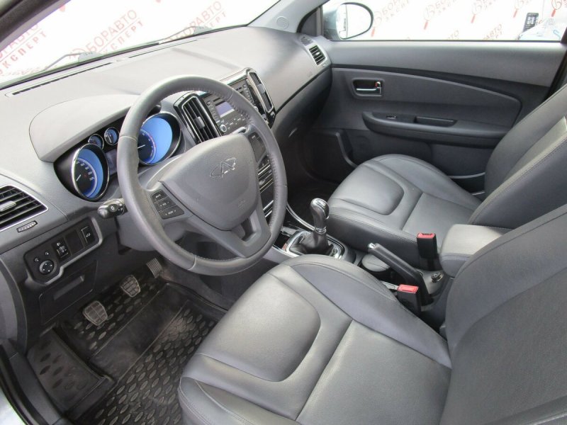 Peugeot 408 салон сзади