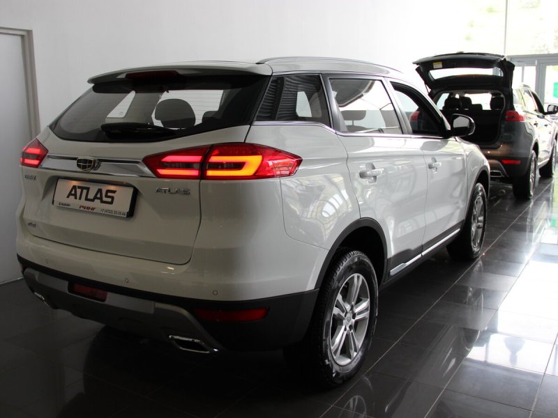 Geely Atlas 2,4 белый