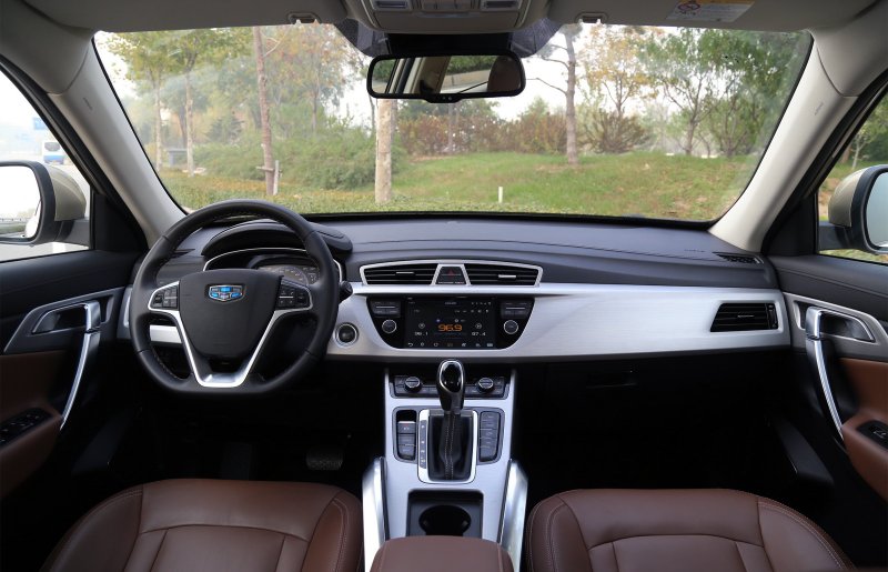 Geely Atlas внутри