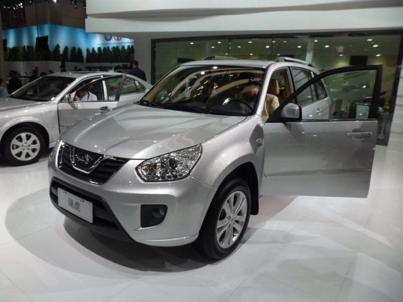Китайская машина Chery Tiggo