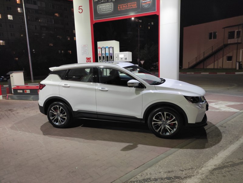 Geely Coolray 2021 белый