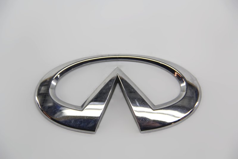 Эмблема багажника Infiniti q70