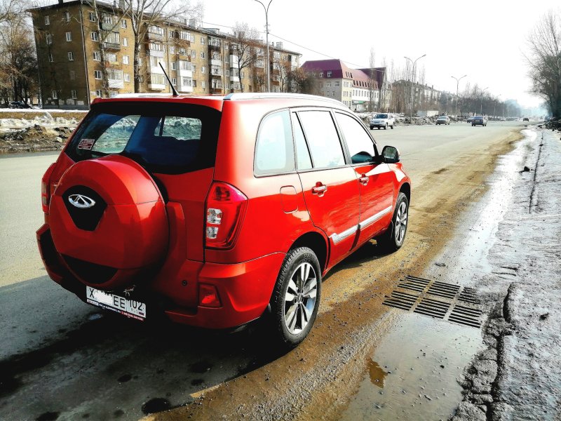 Chery Tiggo 3 красная