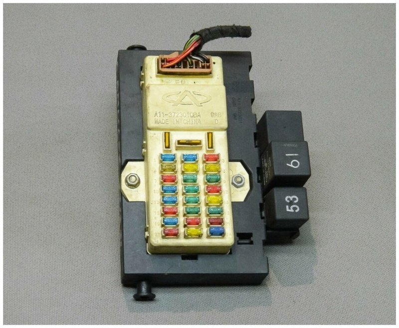 Блок предохранителей Chery Amulet