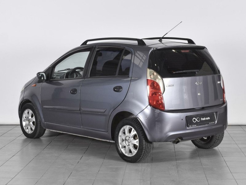 Chery Kimo на белом фоне