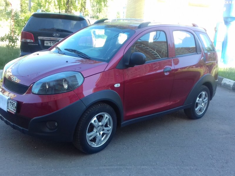 Машина Chery indis 2012