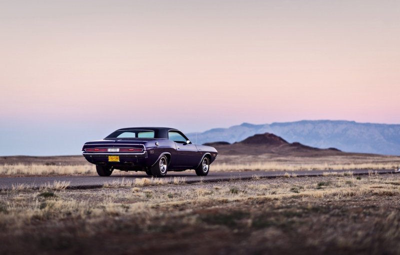 Dodge Challenger 1970 пустыня