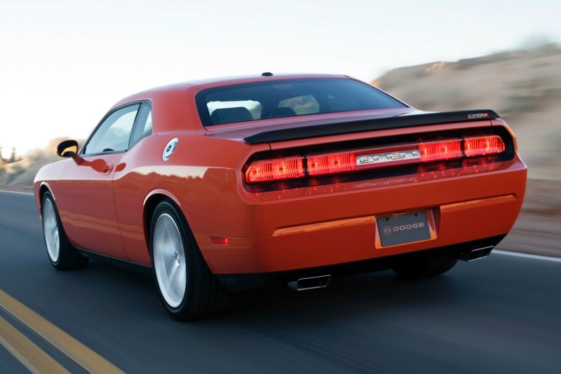 Dodge Challenger 6.1 Hemi