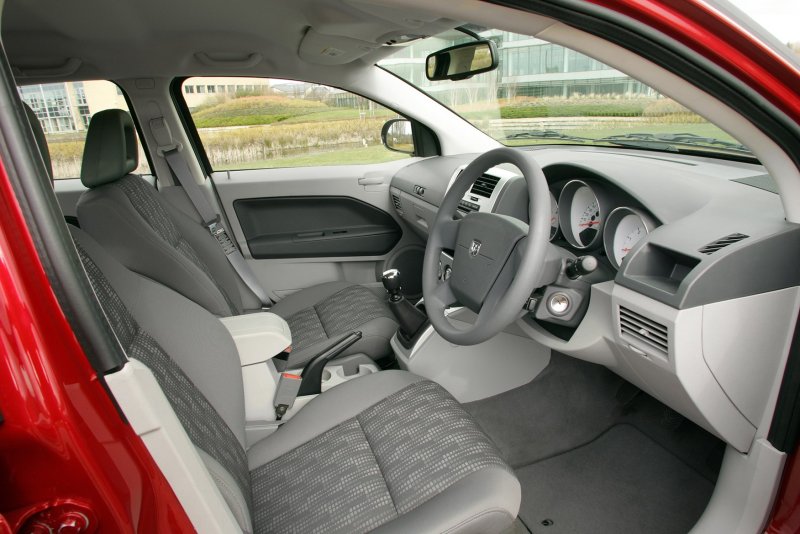 Dodge Caliber 2006 салон