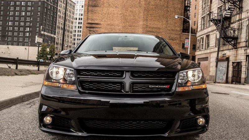 Dodge Avenger черный с черной решеткой