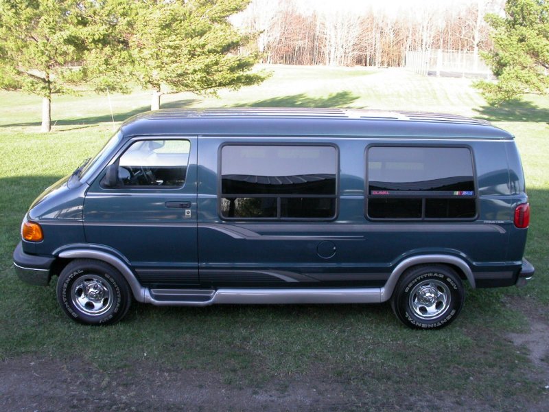 Dodge Ram van 1998