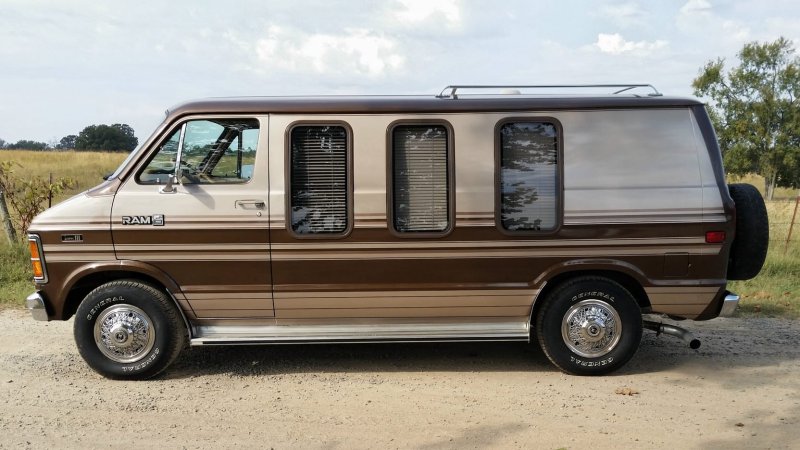 Dodge Ram van 1985