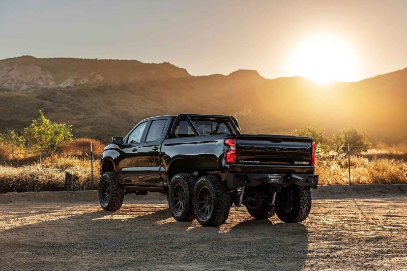 Chevrolet Silverado (Hennessey Goliath 6x6)