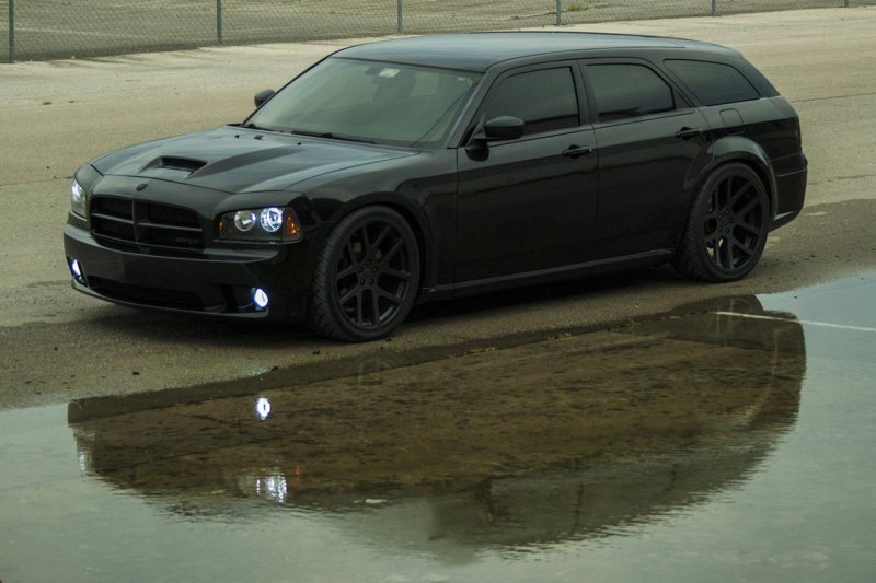 Dodge Magnum Black