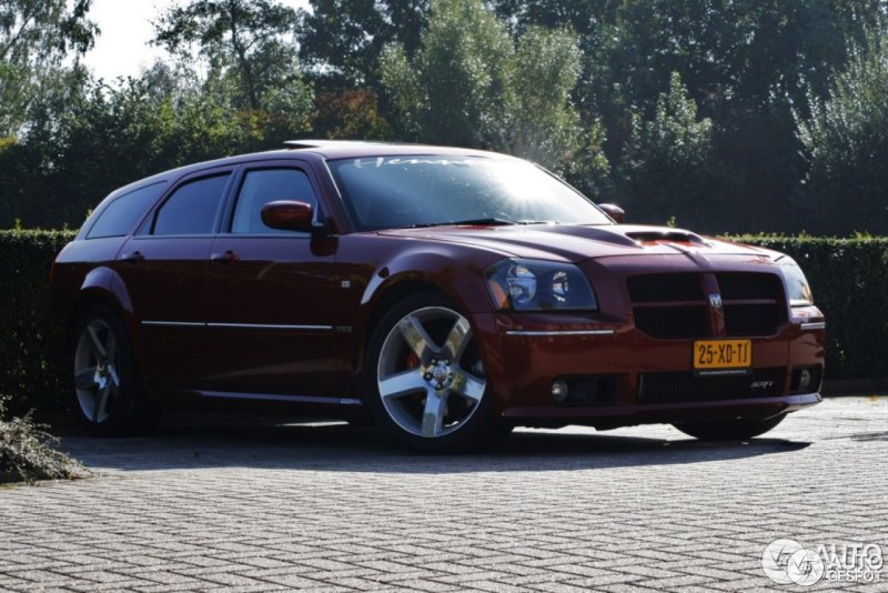 Dodge Magnum srt8 седан