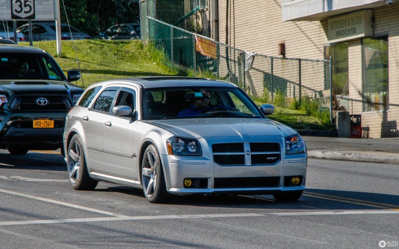 Dodge Magnum 2010