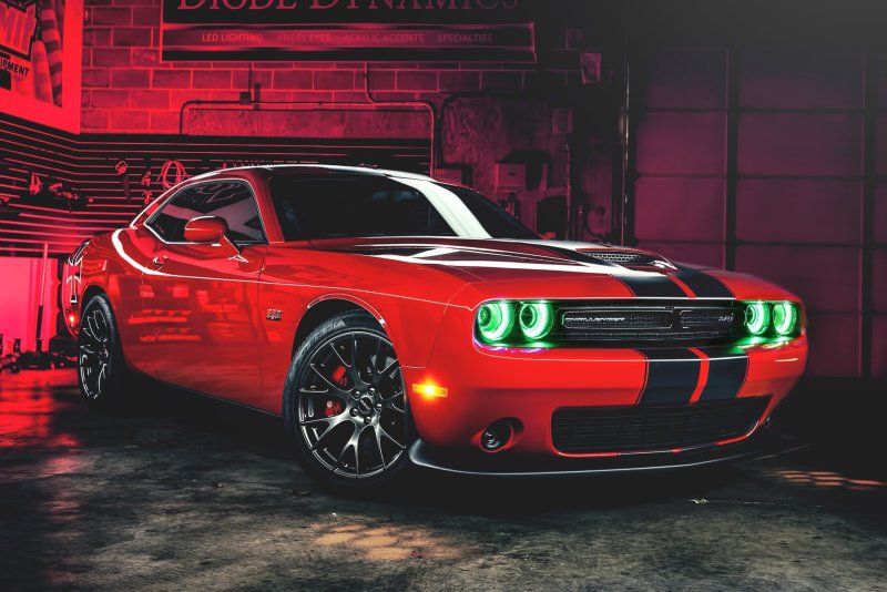 Dodge Challenger srt8 Red