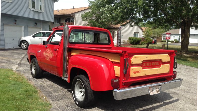 Dodge пикап 1981 d150