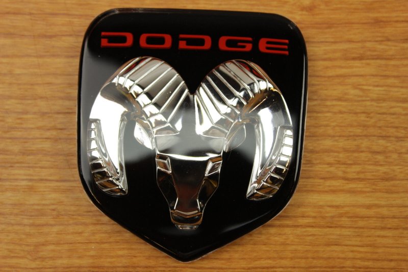 Эмблема на решетку радиатора dodge Durango 2