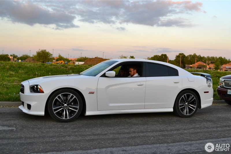 Dodge Charger srt8 2013