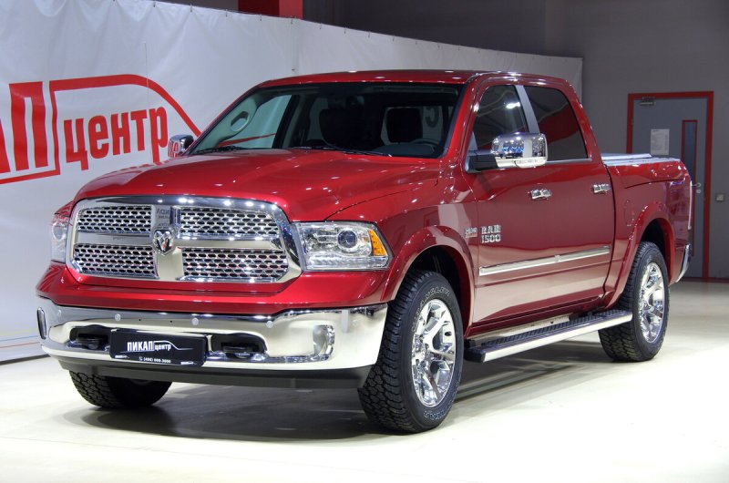 Dodge Ram 1500 красный