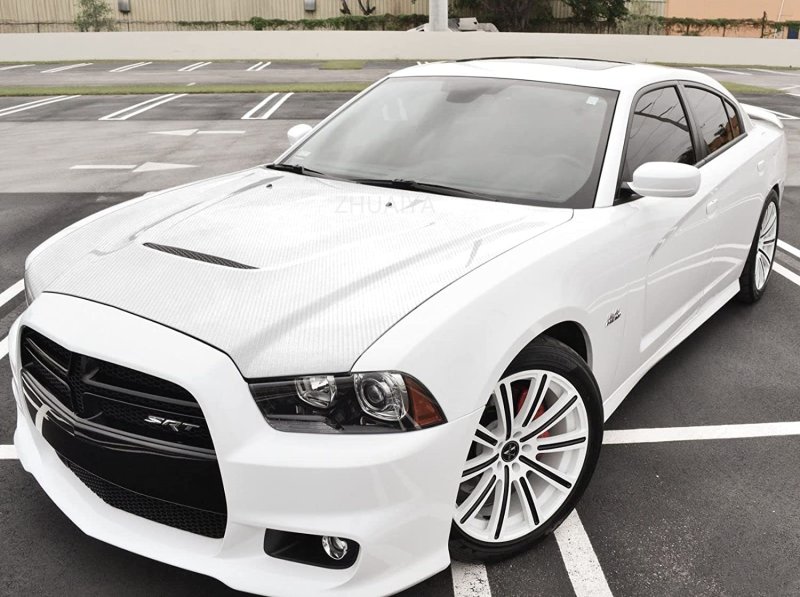 White dodge Charger 2014