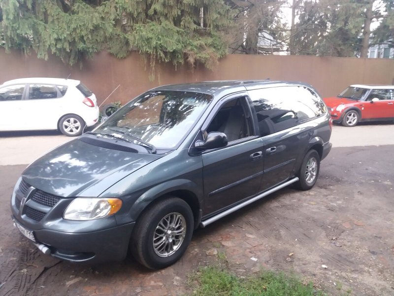 Dodge Caravan 2003 года