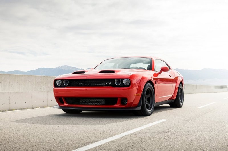 Dodge Challenger srt Hellcat 2021