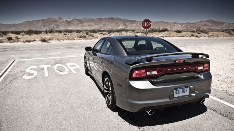 Dodge Charger srt 2011