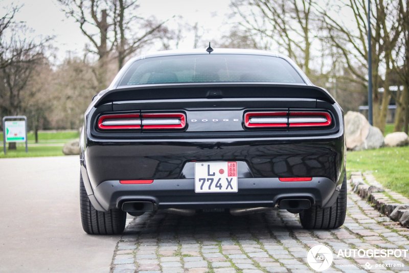 Dodge Challenger srt Hellcat 2020