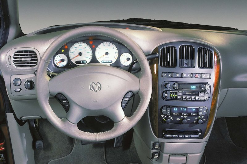 Dodge Caravan 2002 салон