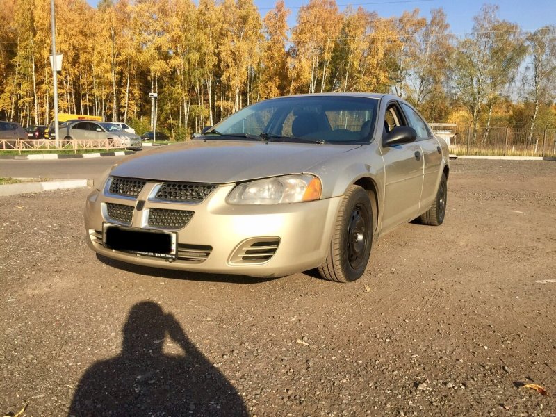 Dodge Stratus золотой