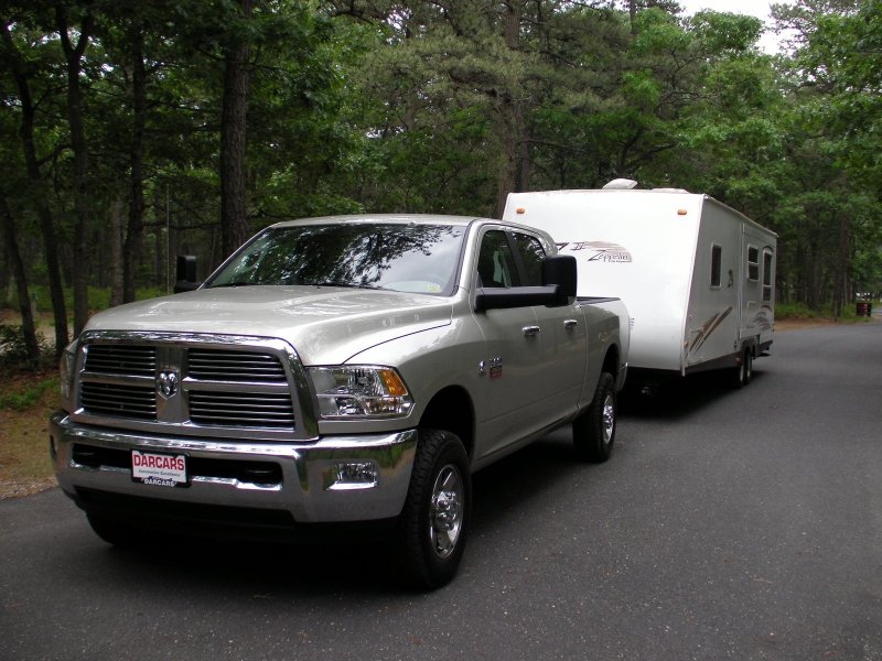 Dodge Ram 2500 с прицепом