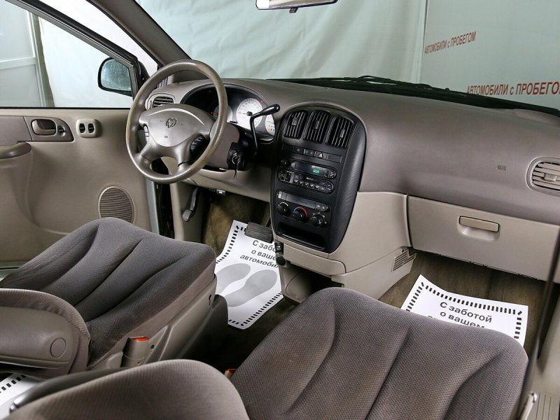 Dodge Grand Caravan 2003 салон