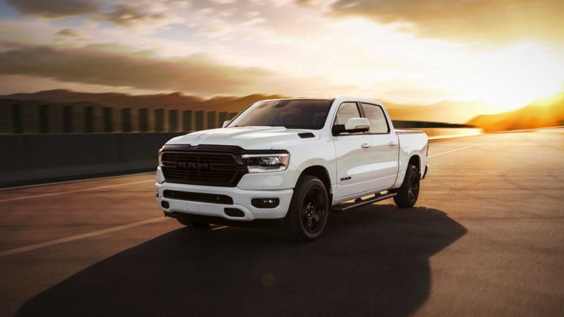 Dodge Ram 1500 2019 белый