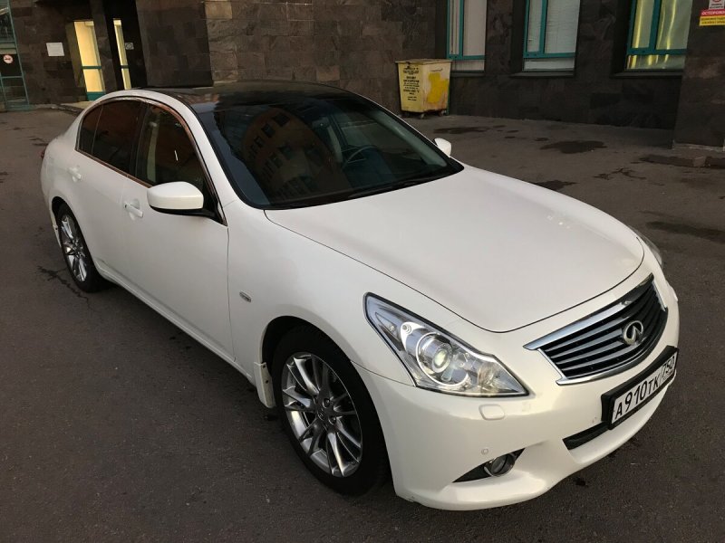 G25 Infiniti 2011 седан