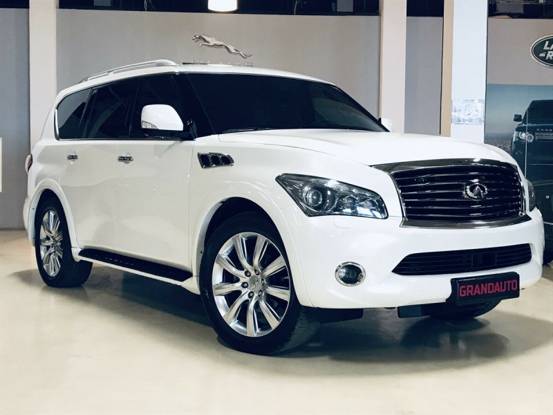 Инфинити qx56 2011 белый сзади