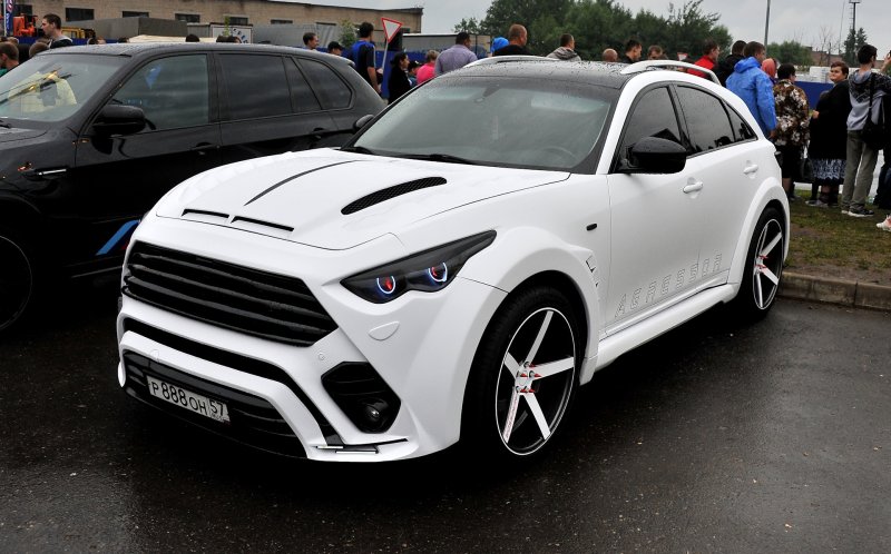 Infiniti fx50s белый в обвесе