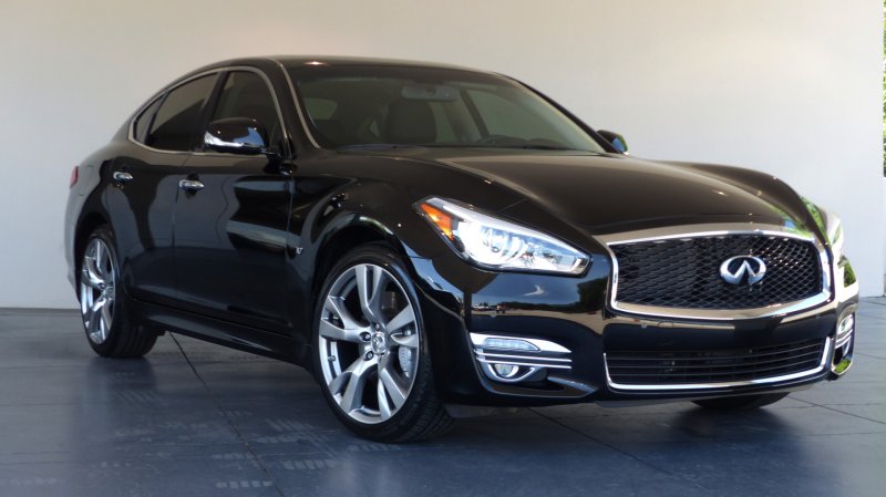 Infiniti q70