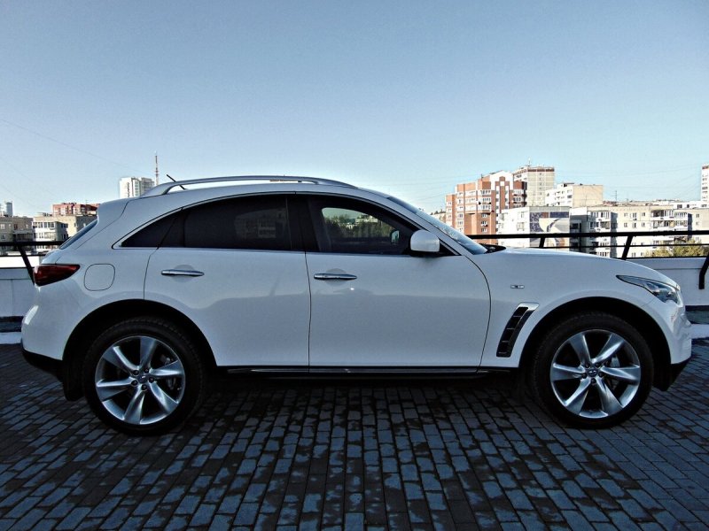 Infiniti fx35 белая